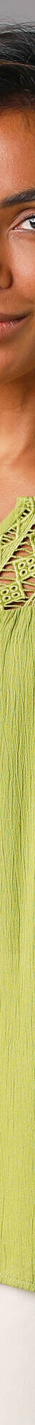 Bloes met macramé en 3/4-mouwen (mosgroen) Bloes met macramé en 3/4-mouwen (mosgroen)